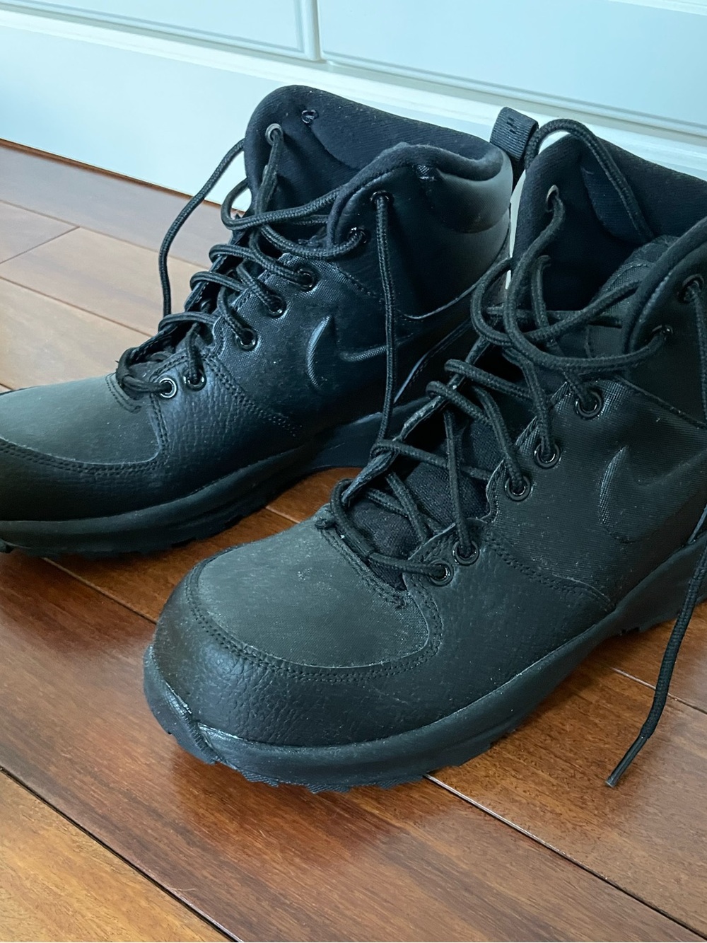 Nike snow boots
Size 6.5 Y
NO RETURNS, thank you